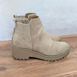 Universal Thread Platform Lug Sole Chelsea Boots - Taupe - Size 6.5